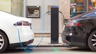 E-Autos beim Laden | Bild: colourbox.com