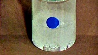 Experiment zur Reaktionsgeschwindigkeit | Bild: BR