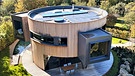 Ein DrehHaus, das sich nach dem Sonnenlicht richtet, ganz nach dem Prinzip der Sonnenblume. Durch die optimale Lichtnutzung ist es energiesparend und klimafreundlich.  | Bild: BR
