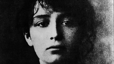 Camille Claudel / Foto 1884. Camille Claudel war Künstlerin, Bildhauerin und lanjährige Partnerin von Auguste Rodin. Als eigenständige Künstlerin wurde sie kaum wahrgenommen.  | Bild: picture-alliance / akg-images | akg-images