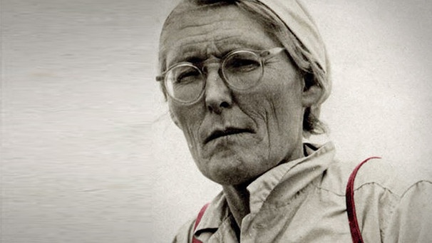 Maria Reiche, die Retterin der Nazca-Linien in Peru. Weitere Porträts gibt's bei FrauenGeschichte - online und im Instagram-Kanal. | Bild: Ana Maria Cogorno / Maria Reiche Archive of the Association / Bearbeitung BR Maria Reiche, die Retterin der Nazca-Linien in Peru. Weitere Porträts gibt's bei FrauenGeschichte - online und im Instagram-Kanal. | Bild: Ana Maria Cogorno / Maria Reiche Archive of the Association / Bearbeitung BR