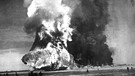 Der Zeppelin "Hindenburg" geht in Flammen auf | Bild: picture-alliance/dpa