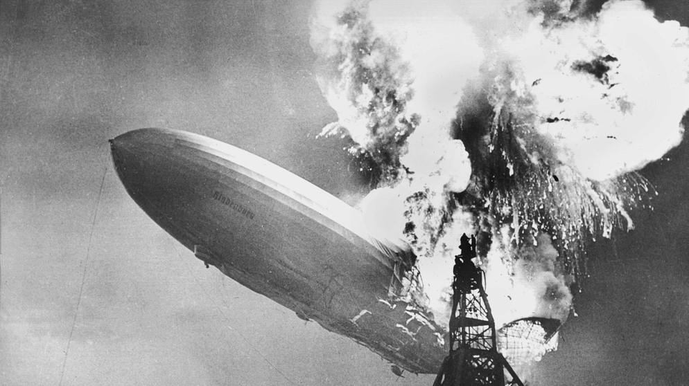 Der Zeppelin "Hindenburg" geht in Flammen auf | Bild: picture-alliance/dpa