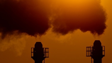 Wir blasen immer mehr Treibhausgase wie Kohlendioxid (CO2) in die Atmosphäre | Bild: picture-alliance/dpa