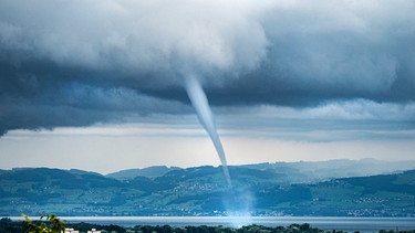 Wasserhose über dem Bodensee | Bild: dpa-Bildfunk/Dr. Christoph Sommergruber